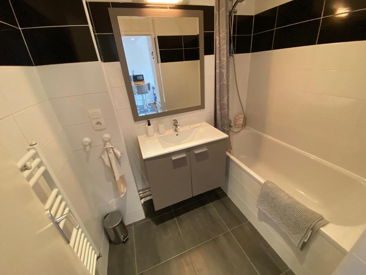 Appartement Spacieux Avec Balcon Et Parking Брест Екстериор снимка
