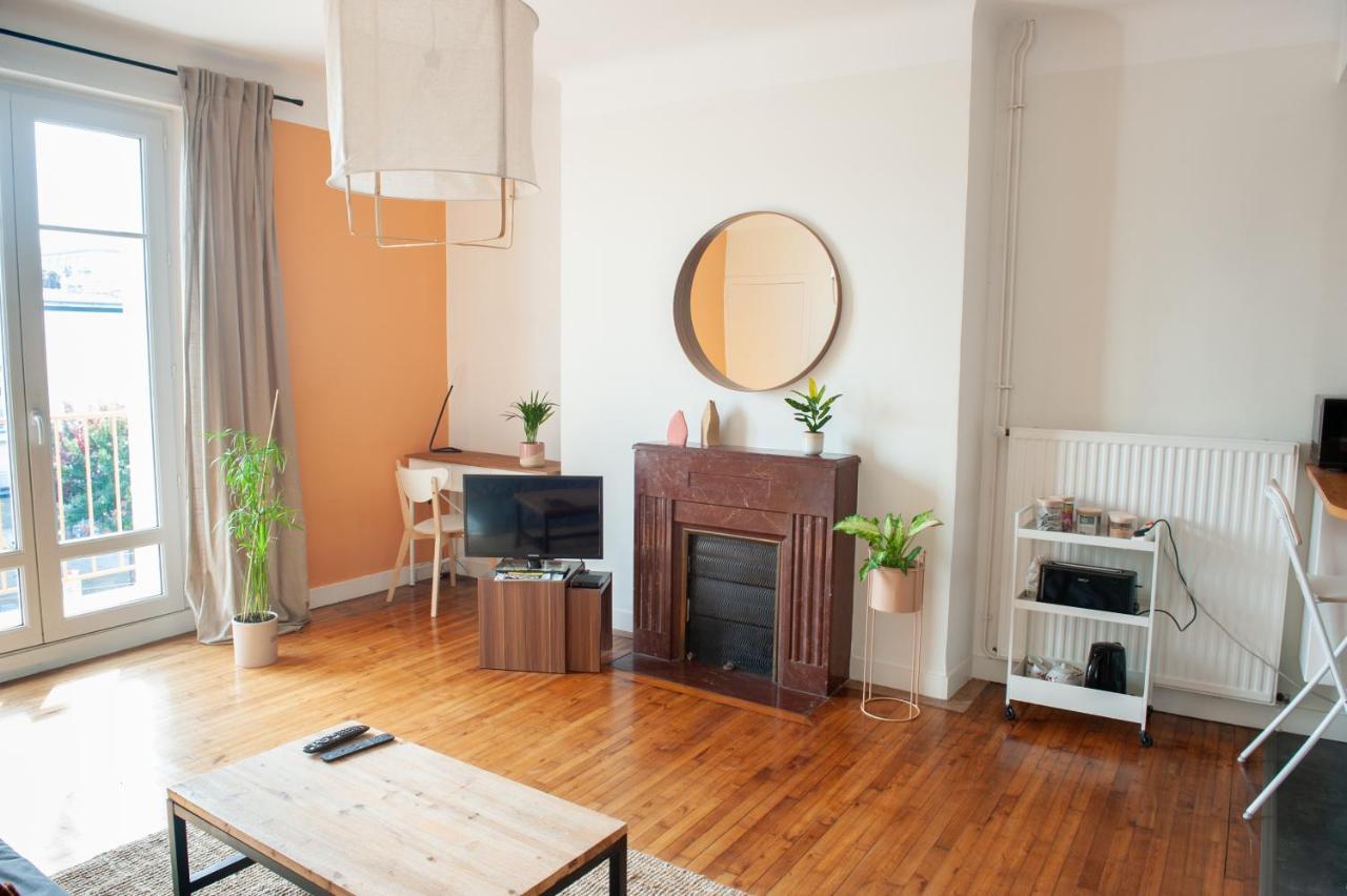 Appartement Spacieux Avec Balcon Et Parking Брест Екстериор снимка